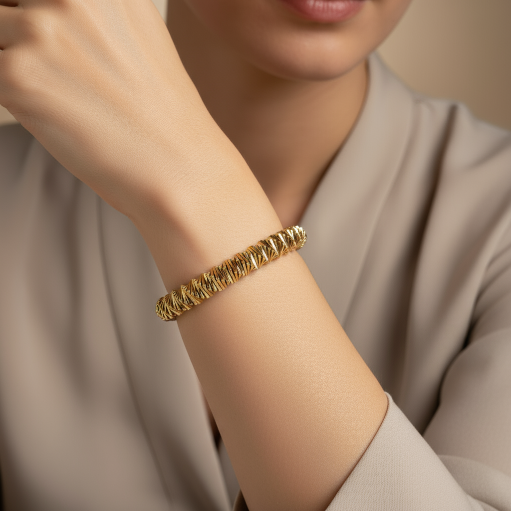 Elegant Gold Textured Bangle Bracelet – Luxury Women’s Statement Jewelry